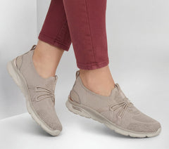 Women Skechers Arch Fit Sunny - Flutter Step